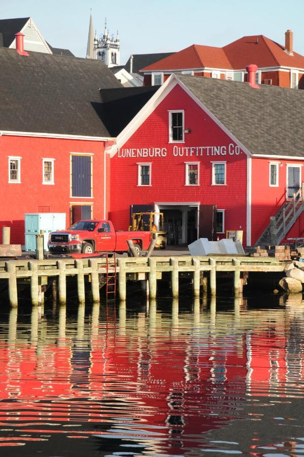 Smugglers Cove Inn Lunenburg Exteriér fotografie